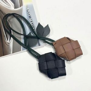 Nuevo Colgante Creativo Tejido a Mano con Forma de Piña para Teléfono, Llavero de Coche, Unisex, para Todas las Estaciones, Venta Directa de Fábrica al Por Mayor - Product Image 2
