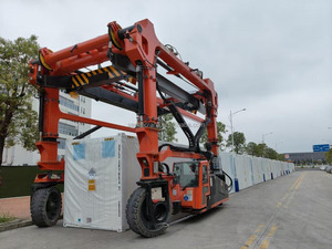 รถยกตู้คอนเทนเนอร์แบบ Straddle Carrier ระดับมืออาชีพ ขนาด 40 ตัน 65 ตัน สำหรับงานขนถ่ายตู้คอนเทนเนอร์ในท่าเรือแห้ง พร้อมดีไซน์ใช้งานง่าย - Product Image 4