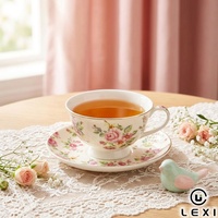 Ensemble de tasses à thé et soucoupes en porcelaine florale vintage britannique de luxe avec bordure dorée