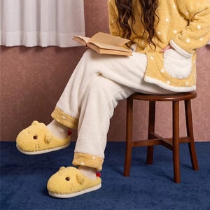 XIXITIAO 2026 Pantuflas <span class=keywords><strong>de</strong></span> Peluche con Diseño <span class=keywords><strong>de</strong></span> <span class=keywords><strong>Pollito</strong></span> Amarillo, Pantuflas Cálidas <span class=keywords><strong>de</strong></span> Invierno para Parejas, Pantuflas <span class=keywords><strong>de</strong></span> Casa Peludas Unisex con Suela Suave, Zapatos <span class=keywords><strong>de</strong></span> Interior <span class=keywords><strong>de</strong></span> Algodón - Product Image 2