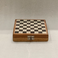 Jeu d'échecs carré en bois poli et peint fait main, jeu de société moderne avec pièces en bois durables pour la décoration intérieure, les cadeaux et les collections