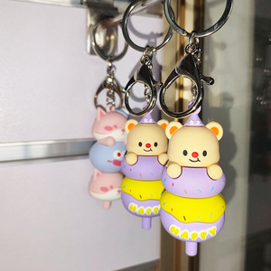 Llavero de Fútbol 3D Estéreo de Dibujos Animados, Bonito Colgante de Goma con Forma de Balón de Fútbol Ecológico, Accesorio para Bolsos, Llaves de Coche, Decoración Diaria - Product Image 2