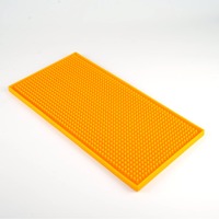 Vente en gros Chemin de bar de table antidérapant en caoutchouc PVC Tapis de rail de bar épais et durable pour tapis de service à bière