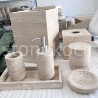 Stonekocc – Ensemble de salle de bain en marbre naturel et travertin Wabi-sabi, en stock, avec plateau de rangement et distributeur de mouchoirs