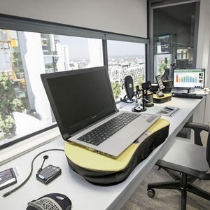 Tablette portable pour enfants, fauteuil pouf TV, plateau de lit en bois, bureau pour ordinateur portable/table à dîner avec coussin, tissu extérieur Lycar et tissu intérieur non tissé - Product Image 1