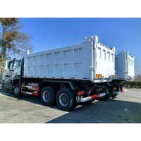 Camion benne basculante HOWO 6x4 économique avec grande caisse de chargement pour le transport d'agrégats et de terre