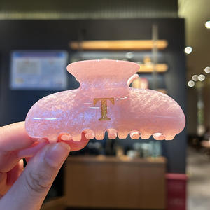 Pinza de Pelo Acrílica de Color Rosa con Letra Personalizada, Accesorio para el Cabello para Mujeres y Niñas - Product Image 5