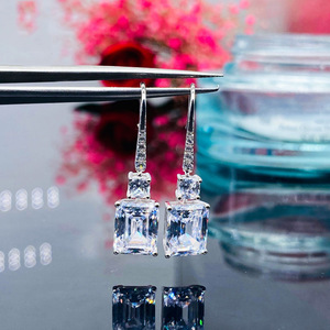 Orecchini Pendenti di Lusso per Donne, Taglio Quadrato, Eleganti e Scintillanti, Gioielli alla Moda dal Design Chic e Moderno - Product Image 1
