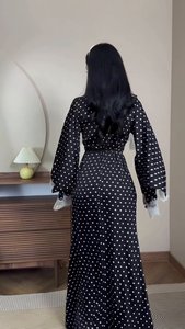 Robe élégante deux pièces 2026 style vintage à col rond, avec lacets et empiècements en dentelle, manches chauve-souris amples et coupe décontractée - Product Image 3