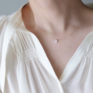 Natural moonstone blue rainbow sheen pietre colorate ciondolo a goccia d'acqua collana fine in acciaio inossidabile con filo d'oro 18 carati per ragazze - Product Image 1
