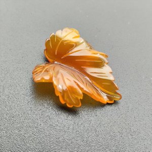 OEM New design Wholesales Carnelian 24mm-33mm Nature gemstone Red Pretty And Colorful Leaf For Folk Art - Product Image 2