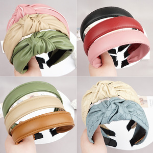 Serre-tête en cuir PU style français, couleur unie, accessoire pour cheveux pour femme, usage quotidien - Product Image 1