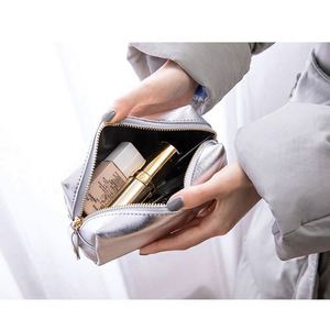 Pochette de maquillage de haute qualité en cuir PU argenté avec fermeture éclair or rose, étui de beauté - Product Image 3