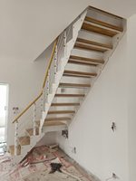Escalier pliant intérieur pour loft complet et duplex, avec structure en acier et bois, et garde-corps, installation sur mesure