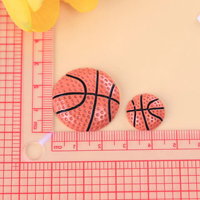 Miniatures en résine en gros pour maison de poupée, modèles de simulation de demi-terrain de basket-ball et de football DIY pour coque de téléphone portable