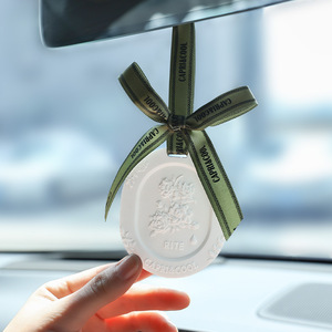 Usine En Gros Parfum De Voiture Parfum Durable Gardenia Floral Osmanthus Parfum Pendentif Parfum De Voiture - Product Image 1