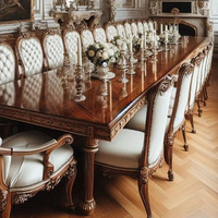 Table et chaises de salle à manger longues de style palais français, table de banquet avec plateau en verre pour grands appartements et plusieurs invités