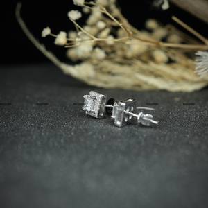 Pendientes de Botón con Halo de Plata de Ley 925 con Moissanita de Corte Brillante Redondo para Hombre y Mujer de Phoenix Enterprise - Product Image 4