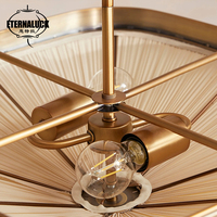 Lustre LED moderne doré, suspension télécommandée, intensité variable, construction métal et tissu, température de couleur 3000-6000K pour maison et hôtel