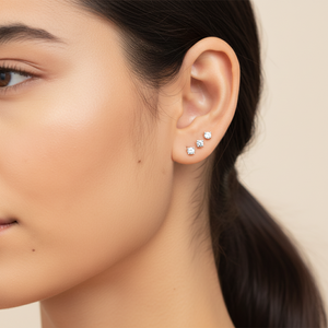 Pendientes de botón finos de Piercing Studio con diseño de punzón de respaldo plano - Product Image 1