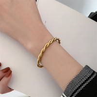 Bijoux tendance en acier inoxydable Bracelets torsadés dorés Bracelets pour femmes Bracelet Femme Bijoux en acier inoxydable Pulseiras Pulseras
