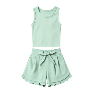 Ensemble 2 pièces décontracté d'été pour enfants : T-shirt sans manches couleur unie et short à bord festonné – Vêtements assortis pour sœurs – Vente en gros - Product Image 5