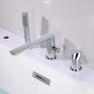 Ensemble de robinet de <span class=keywords><strong>baignoire</strong></span> en laiton monté sur le pont chaud et froid noir moderne 4 pièces avec robinet de douche à main - Product Image 3