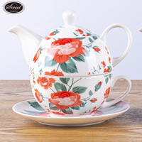 Fleur d'Europe personnalisée de luxe léger pour un ensemble de décalcomanies cadeau de vacances à la fraise théière et tasse en céramique avec soucoupe et cuillère cadeau