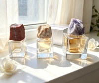 Vente en gros de flacons de parfum en verre rectangulaires de luxe personnalisés de 30 ml, 50 ml, 100 ml, avec vaporisateur à pompe, bouchon en pierre, boîte personnalisée