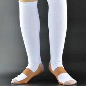 Chaussettes de compression antibactériennes à dégradé pour femmes, chaussettes anti-varices, chaussettes de sport pour la course et le cyclisme, personnalisables OEM - Product Image 2
