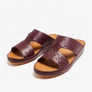 Sandales pour hommes en <span class=keywords><strong>cuir</strong></span> d'autruche véritable italien bordeaux, sandales arabes faites à la main, sandales arabes de <span class=keywords><strong>luxe</strong></span> pour hommes du Golfe - Product Image 2