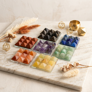 Mix Agate Gemstone Vaastu Pyramid Plate-Religious & Love Decoración del hogar Pirámides curativas - Product Image 1