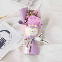 Mini-Seifenrosen-Sonnenblumenstrauß mit Konserviertem Schleierkraut, Ewige Blumen als Geschenk im Großhandel