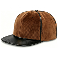 Gorra de béisbol de pana personalizada para exteriores, con visera plana de cuero PU, ribete y cierre snapback, estilo hip hop, en marrón y negro, al por mayor