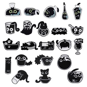 Spilla in metallo smaltato all'ingrosso a forma di gatto nero con motivi musicali, note e pianoforte, regalo per amici, accessori per zaino - Product Image 3