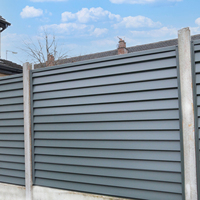 Panneaux de clôture en acier coloré sur mesure OEM, solution de clôture anti-rouille pour la protection de la vie privée des villas, des jardins et des zones de piscine