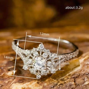 Anello con design a fiocco di neve, anello classico da donna - Product Image 4