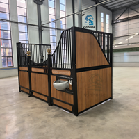 Panneau de porte de box pour chevaux, structure en acier robuste, remplissage en bambou, usage équestre, design durable, garantie de plus de 5 ans