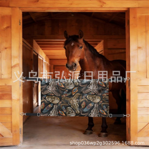 Cortina de Seguridad para Establos de Caballos, 2x3m, Ajustable, con Diseño de Calaveras y Plumas, para Protección Equina - Product Image 3