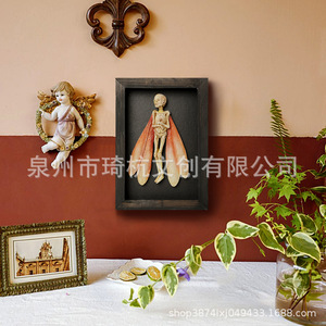 Marco de Fotos con Diseño de Cadáver Alado y Mumificado, Decoración de Halloween, Marco Rectangular de Madera Sólida Personalizado para Interiores - Product Image 5