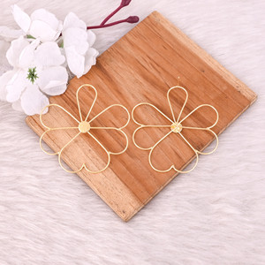 Pendiente de tuerca de flor chapado en oro de latón hecho a mano, lote de 25 pares para fiesta de aniversario de boda, joyería al por mayor para - Product Image 3