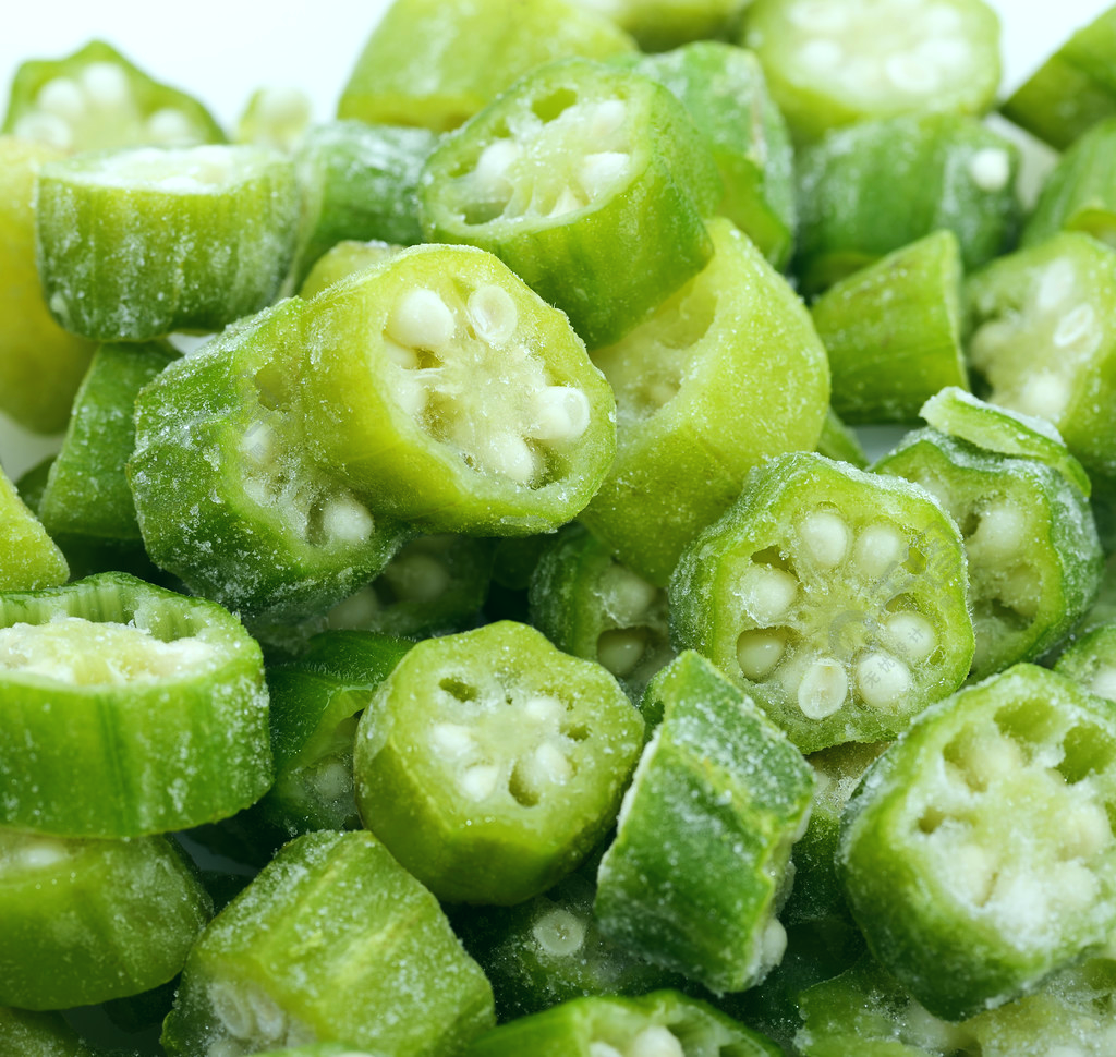 Прямо с завода Экспортируйте IQF Быстро Замороженные Okra целые/нарезанные Замороженные овощи OEM приветствуется Индивидуальный размер и упакован в 10 кг/коробка