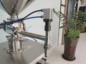 Machine de remplissage semi-automatique pour crèmes, gels, lotions et pâtes cosmétiques de 100 à 1000 ml avec trémie et tuyau d'aspiration automatique - Product Image 4