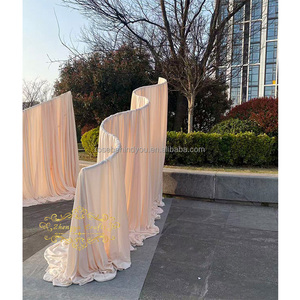 Struttura per Sfondo Matrimoniale Personalizzata da Esterno, Parete Drappeggiata, Idee per Sfondi Nuziali, Supporto per Sfondo Nuziale Curvo a Onda, Arco in Metallo - Product Image 1