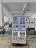 Máquina expendedora japonesa de cápsulas para tarjetas de juego y deportes, Gashapon de sorteo aleatorio con configuraciones ajustables y LED