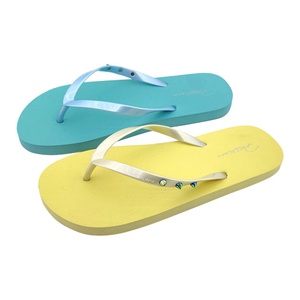 Sandalias de Playa para Mujer al por Mayor, con Tiras Brillantes y Tachuelas Metálicas, Suela Suave de PE, Chanclas de Verano - Product Image 1
