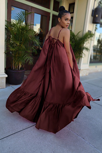 Robe longue tendance été 2026 à fines bretelles, décontractée et ample avec ourlet à volants pour la plage et les vacances - Product Image 2