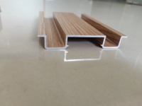 Nouvelle conception de persiennes coulissantes en aluminium couleur bois série 60 avec rails doubles, persiennes fixes et réglables, porte coulissante