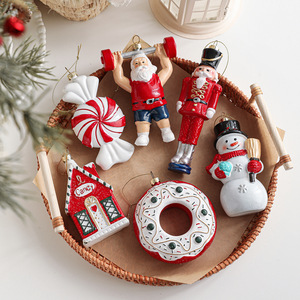 Ornements de Noël suspendus en forme de bonhomme de neige, de casse-noisette, de maison de bonbons et de beignets LINGKAI pour la décoration de l'arbre de Noël - Product Image 1
