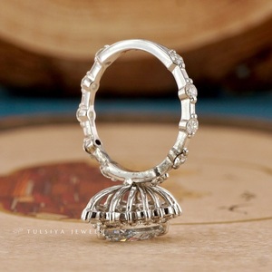 Anillos de diamantes de joyería fina creados con precisión y atención al detalle, destacando diseños únicos y diamantes de calidad superior. - Product Image 4